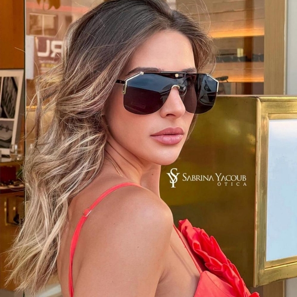 New - 💯Original  GUCCI GG0291S 001 shield Gucci sunglass comes gold/Grey - Picture 3 of 16